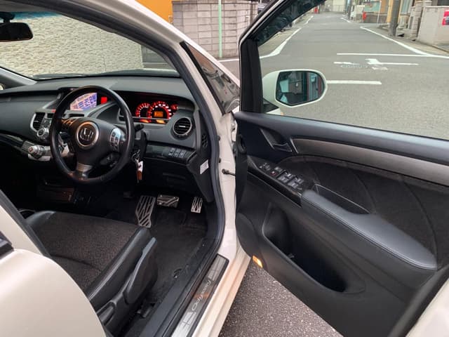 2004 Honda Odyssey JDM car for sale — photo 17 of 22