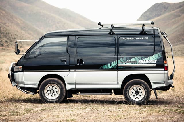 1992 Mitsubishi Delica JDM car for sale — photo 3 of 25