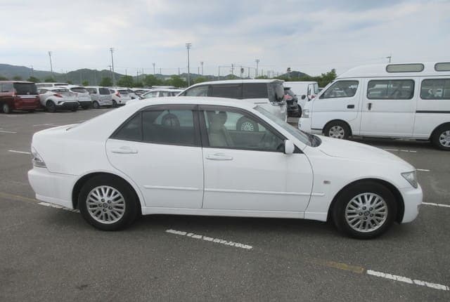 2002 Toyota Altezza JDM car for sale — photo 6 of 25