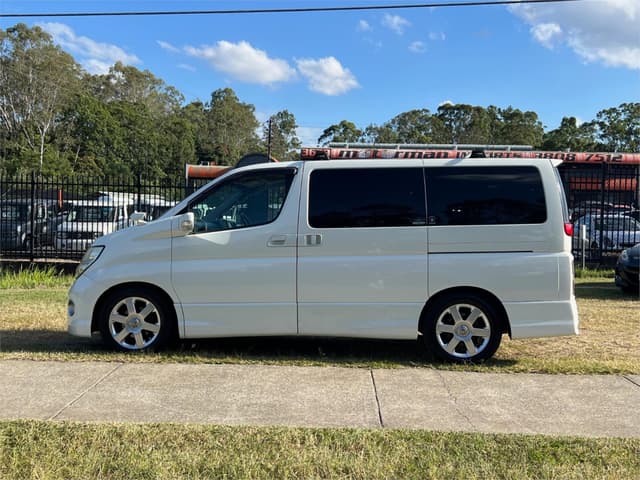 2008 Nissan Elgrand JDM car for sale — photo 9 of 16