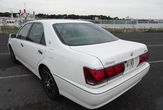 2001 Toyota Crown JDM car for sale — photo 3 of 25