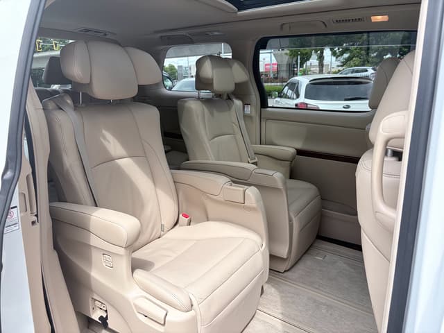 2009 Toyota Vellfire JDM car for sale — photo 16 of 19