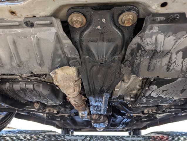 1999 Nissan Tino JDM car for sale — photo 21 of 23
