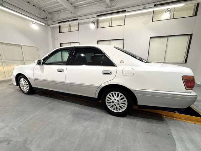 1999 Toyota Crown JDM car for sale — photo 3 of 25