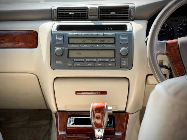 2000 Toyota Crown JDM car for sale — photo 16 of 25