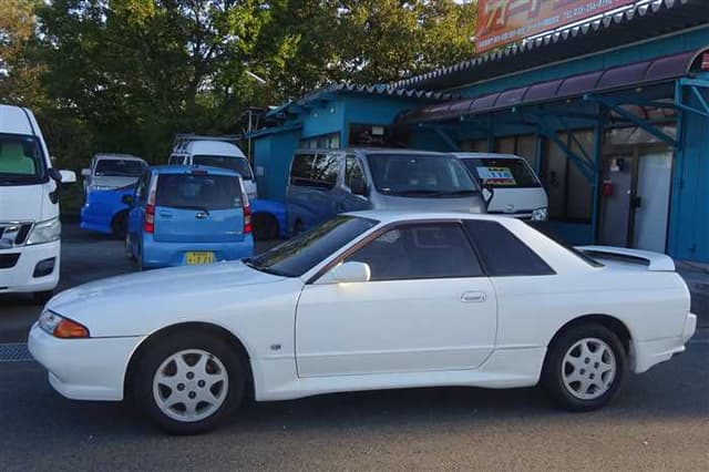 1992 Nissan Skyline JDM car for sale — photo 7 of 24