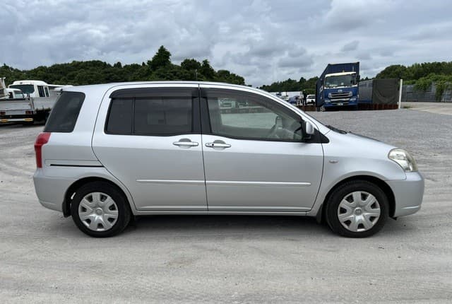 2007 Toyota Raum JDM car for sale — photo 2 of 25