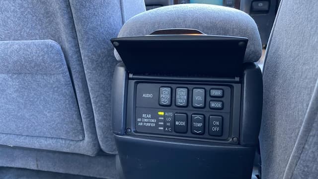 1996 Toyota Crown JDM car for sale — photo 21 of 24