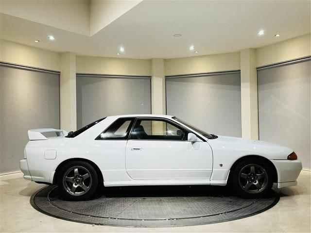 1993 Nissan Skyline JDM car for sale — photo 7 of 25