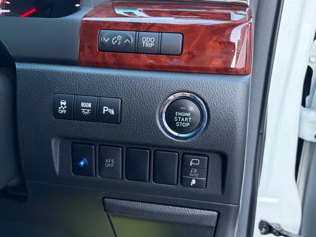 2010 Toyota Vellfire JDM car for sale — photo 13 of 16