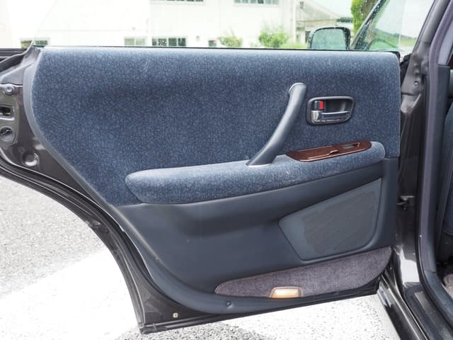 1995 Toyota Crown JDM car for sale — photo 14 of 17