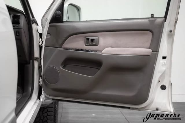 2000 Toyota Hilux Surf JDM car for sale — photo 20 of 25