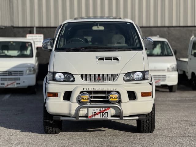 2000 Mitsubishi Delica JDM car for sale — photo 2 of 25