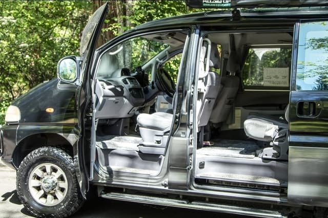 1996 Mitsubishi Delica JDM car for sale — photo 5 of 13