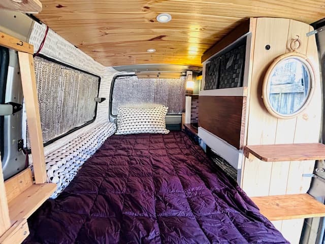 1991 Toyota HiAce JDM car for sale — photo 2 of 29