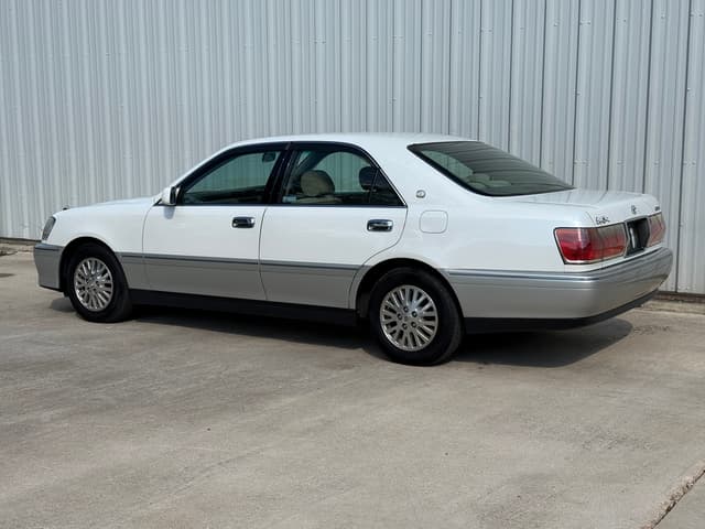 1999 Toyota Crown JDM car for sale — photo 4 of 21