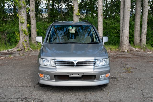 2001 Mitsubishi Chariot JDM car for sale — photo 2 of 15