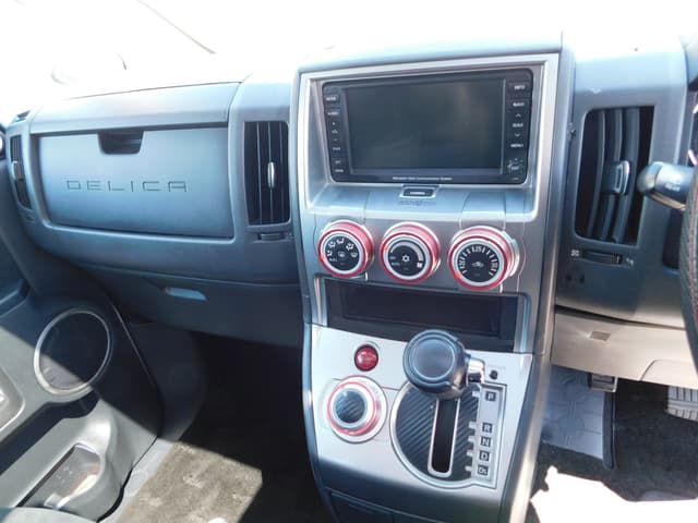 2007 Mitsubishi Delica JDM car for sale — photo 4 of 8