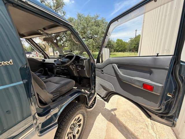 1990 Mitsubishi Delica JDM car for sale — photo 16 of 20