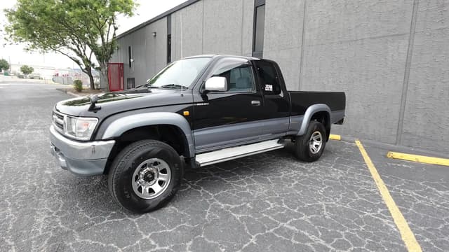 1998 Toyota Hilux JDM car for sale — photo 4 of 16
