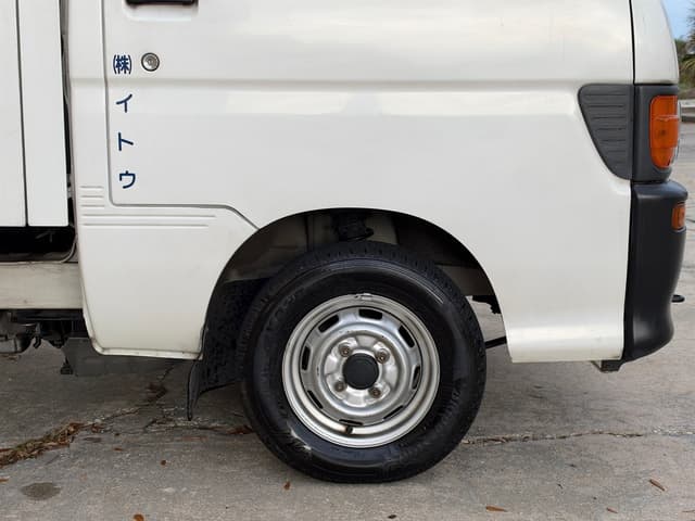 1998 Daihatsu Hijet JDM car for sale — photo 10 of 17