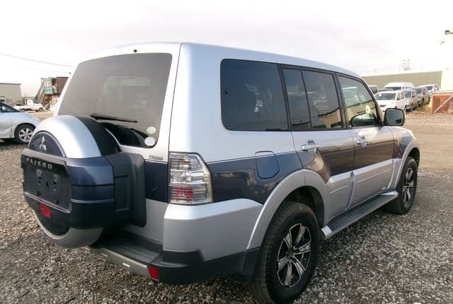 2008 Mitsubishi Pajero JDM car for sale — photo 5 of 25