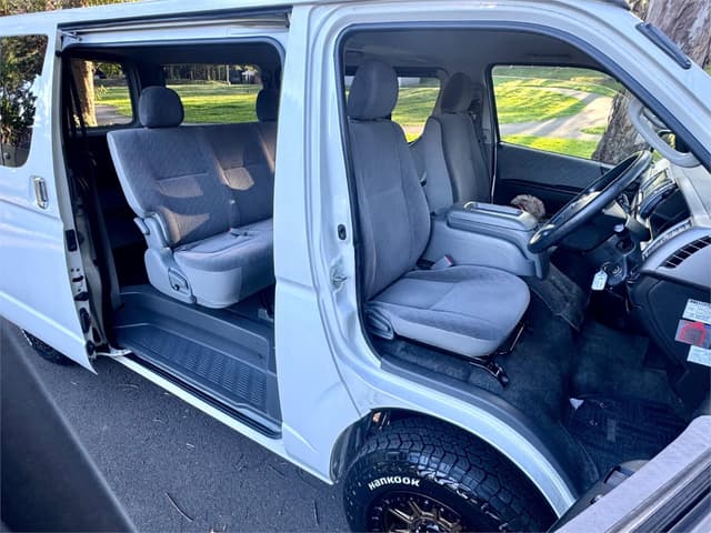 2008 Toyota HiAce JDM car for sale — photo 4 of 25