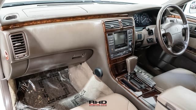 1997 Nissan Cima JDM car for sale — photo 21 of 25