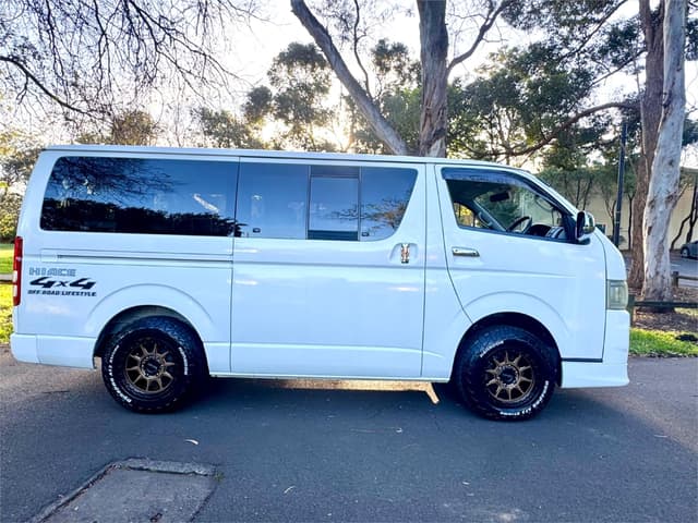 2008 Toyota HiAce JDM car for sale — photo 2 of 25