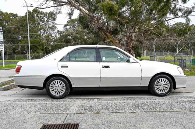 1999 Toyota Crown JDM car for sale — photo 13 of 20