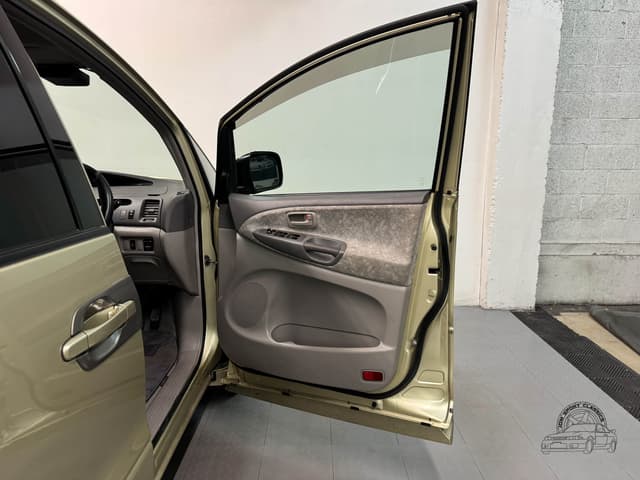 2000 Toyota Estima JDM car for sale — photo 23 of 25