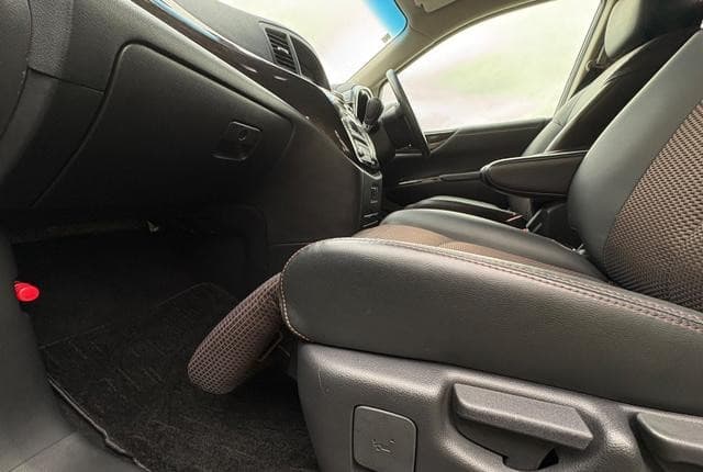 2010 Nissan Elgrand JDM car for sale — photo 15 of 25