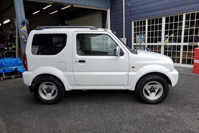 1998 Suzuki Jimny JDM car for sale — photo 4 of 22