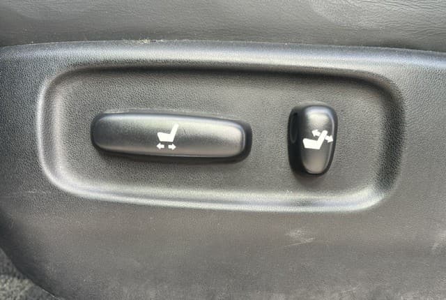 2009 Toyota Harrier JDM car for sale — photo 16 of 25