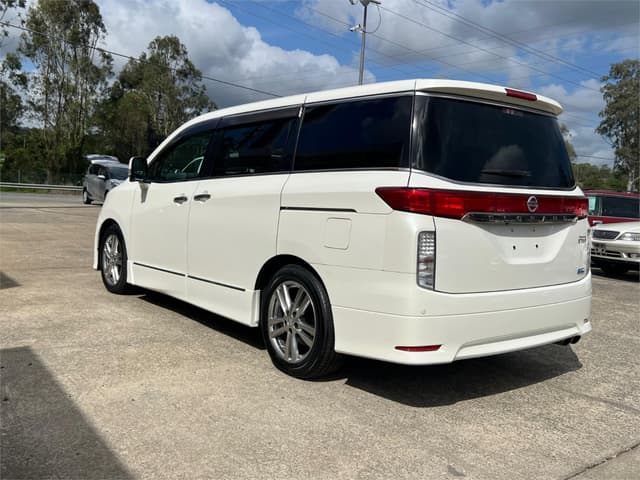 2011 Nissan Elgrand JDM car for sale — photo 8 of 16