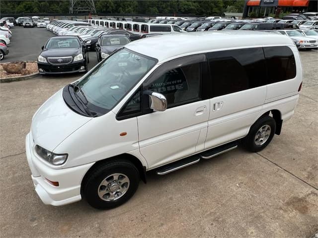 2004 Mitsubishi Delica JDM car for sale — photo 9 of 10