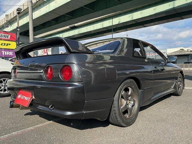 1992 Nissan Skyline JDM car for sale — photo 2 of 12