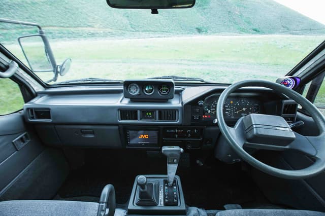 1992 Mitsubishi Delica JDM car for sale — photo 17 of 25