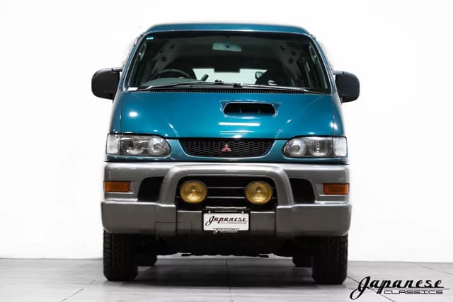 1999 Mitsubishi Delica JDM car for sale — photo 2 of 25
