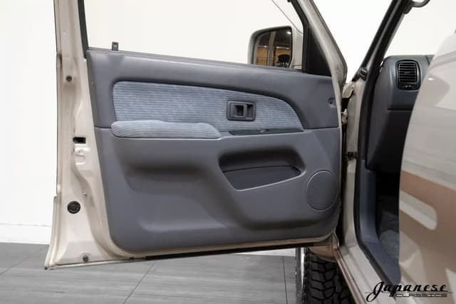 1996 Toyota Hilux Surf JDM car for sale — photo 19 of 25