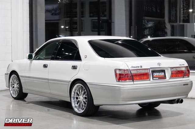 1999 Toyota Crown JDM car for sale — photo 2 of 25