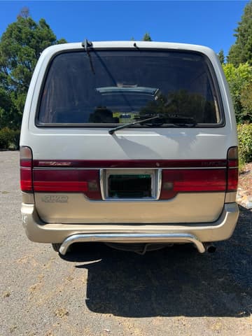 1994 Toyota HiAce JDM car for sale — photo 7 of 9
