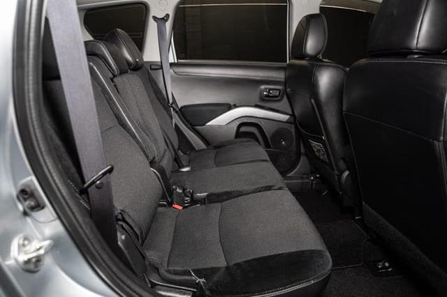 2010 Mitsubishi Outlander JDM car for sale — photo 17 of 18
