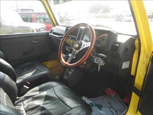 1995 Suzuki Jimny JDM car for sale — photo 3 of 13