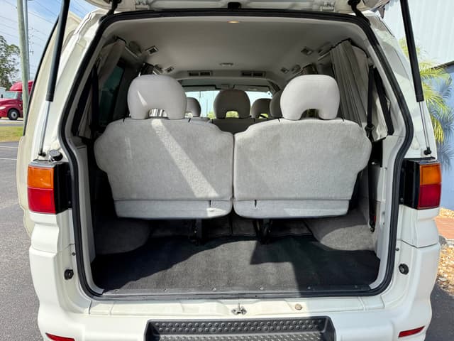 2000 Mitsubishi Delica JDM car for sale — photo 17 of 24