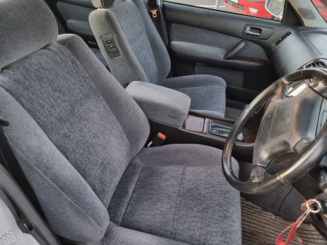 1995 Nissan Gloria JDM car for sale — photo 3 of 10