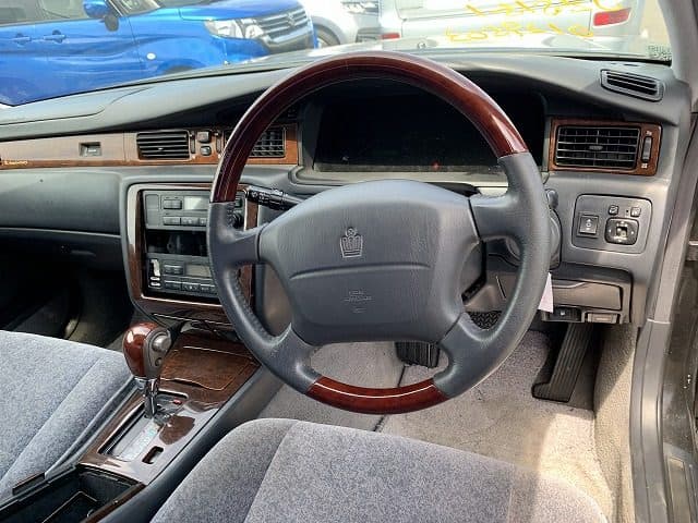 1999 Toyota Crown JDM car for sale — photo 6 of 11
