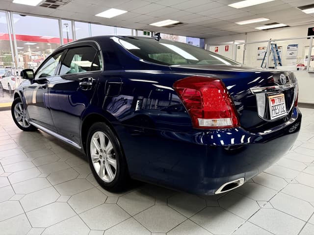 2012 Toyota Crown JDM car for sale — photo 3 of 5