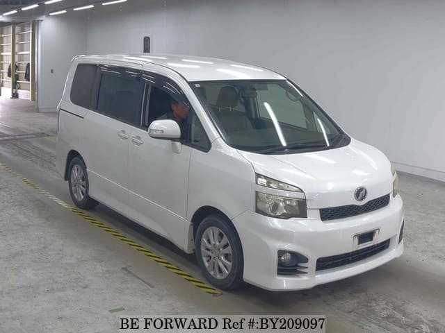2010 Toyota Voxy JDM car for sale — photo 4 of 6