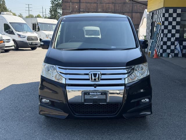 2010 Honda Stepwagon JDM car for sale — photo 2 of 19